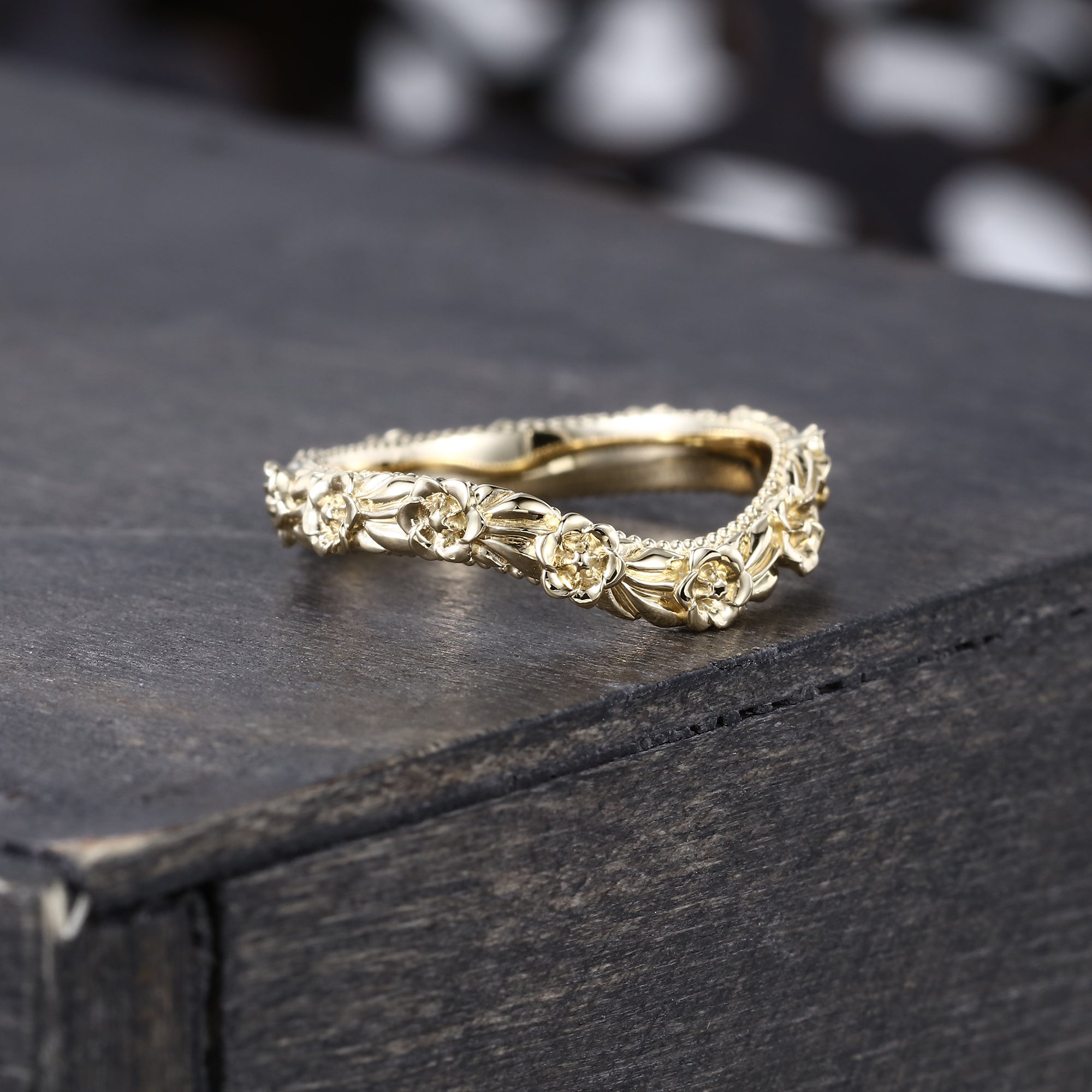 Vintage Curved Floral Wedding Band in Yellow Gold