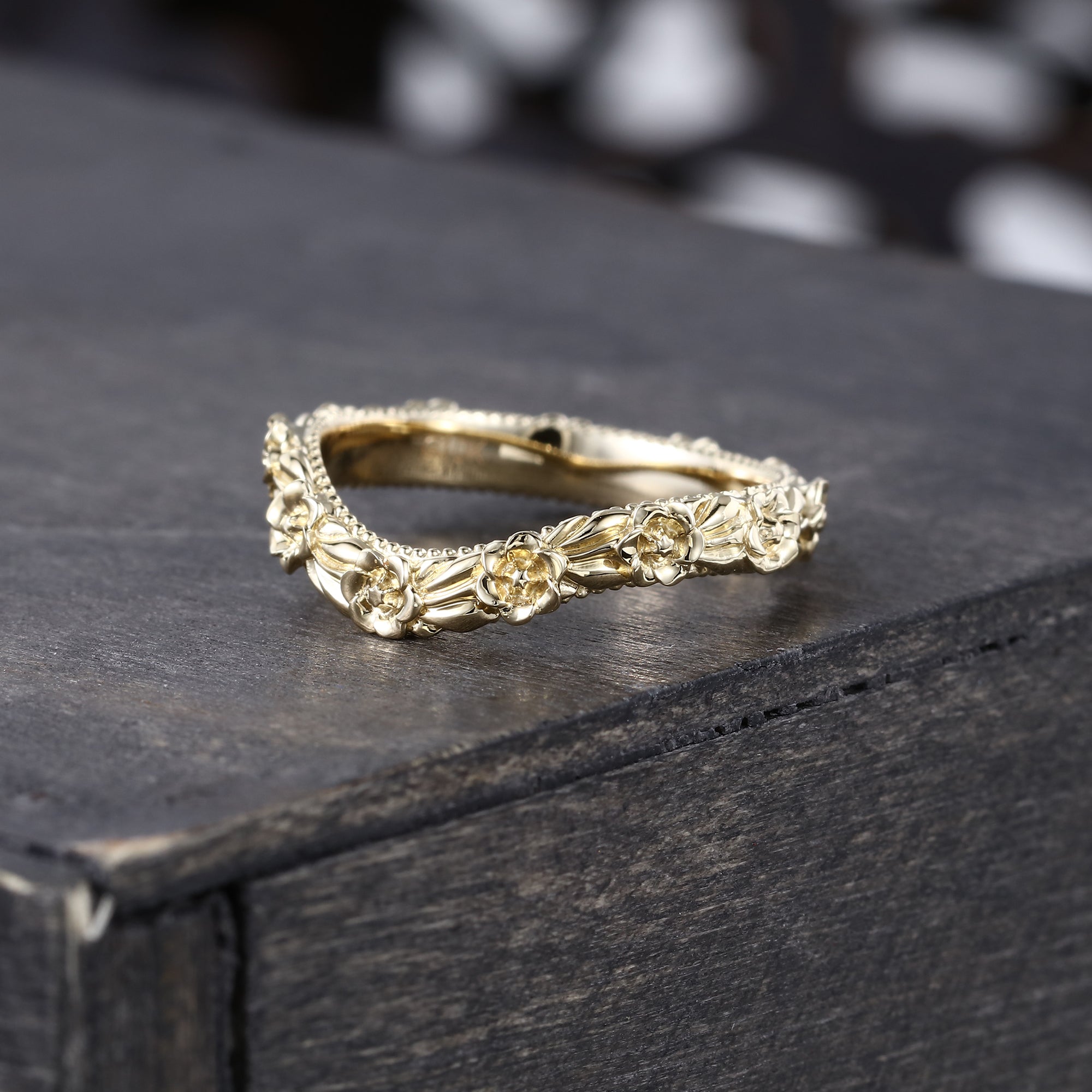 Vintage Curved Floral Wedding Band in Yellow Gold