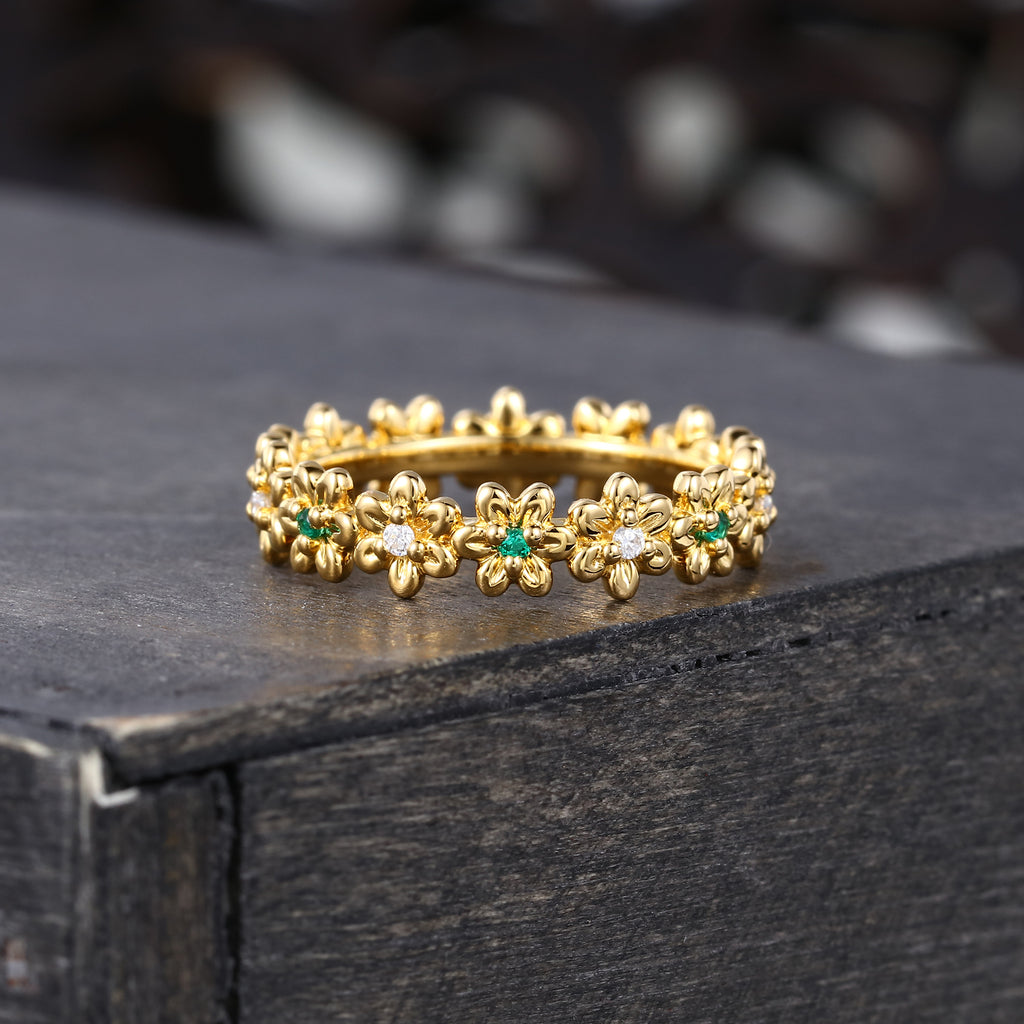 Vintage Emerald & Moissanite Wedding band Unique Yellow Gold Flower ring